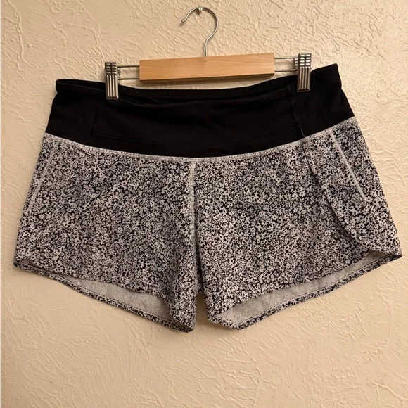 lululemon athletica Shorts - Picture 2 of 9